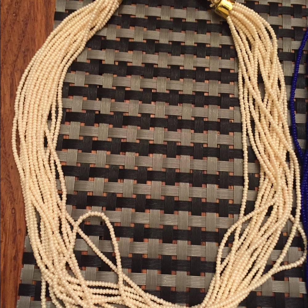 Multi color pearl necklace